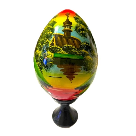 Vintage Black Russian Hand Painted Lacquer Wood Egg Church w/ Stand Signed - Picture 7 of 9